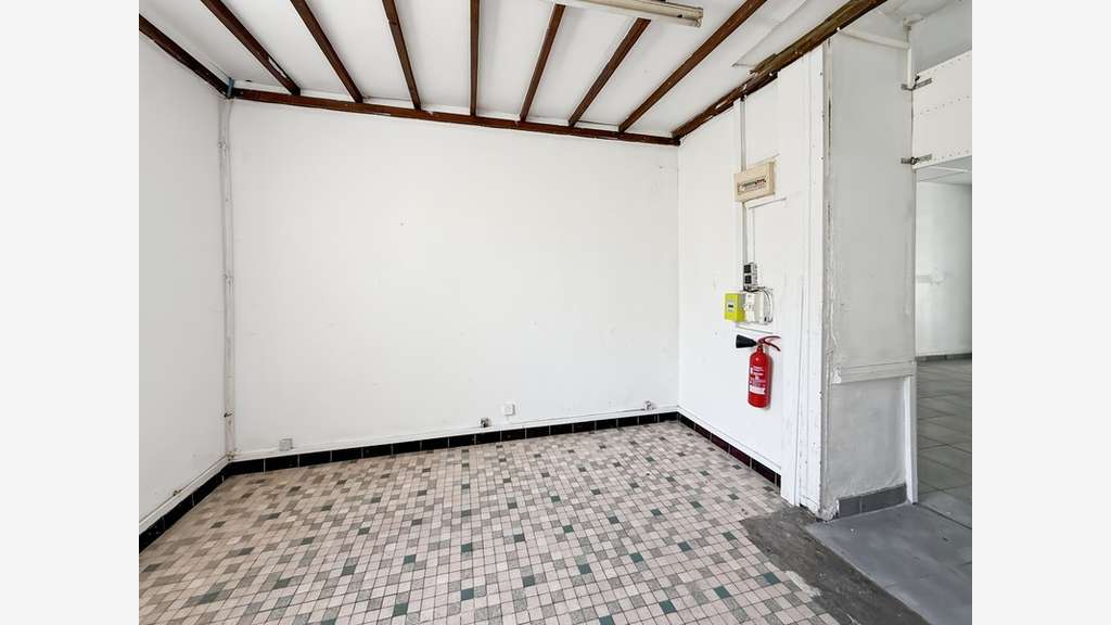 AV local commercial 85m² avec cave 44m² à Bordeaux