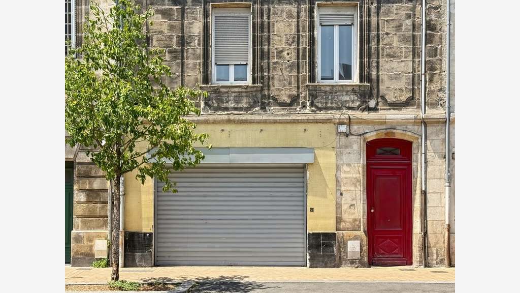 AV local commercial 85m² avec cave 44m² à Bordeaux