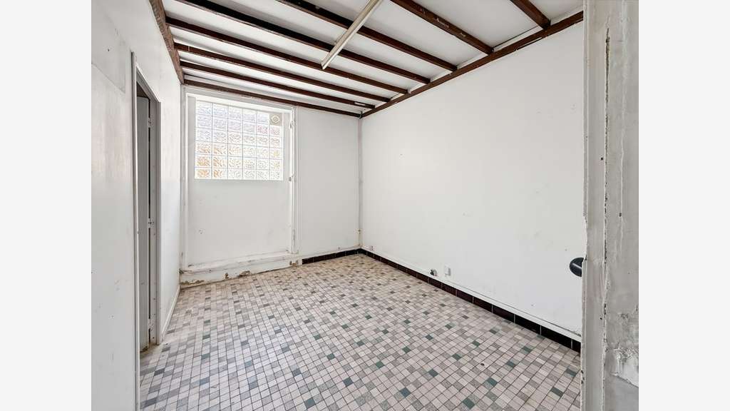 AV local commercial 85m² avec cave 44m² à Bordeaux