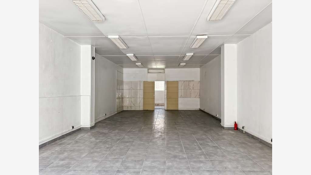 AV local commercial 85m² avec cave 44m² à Bordeaux