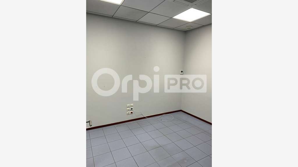 Local commercial 220m² à vendre à Bordeaux
