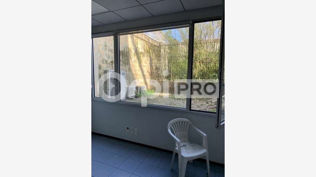 Local commercial 220m² à vendre à Bordeaux