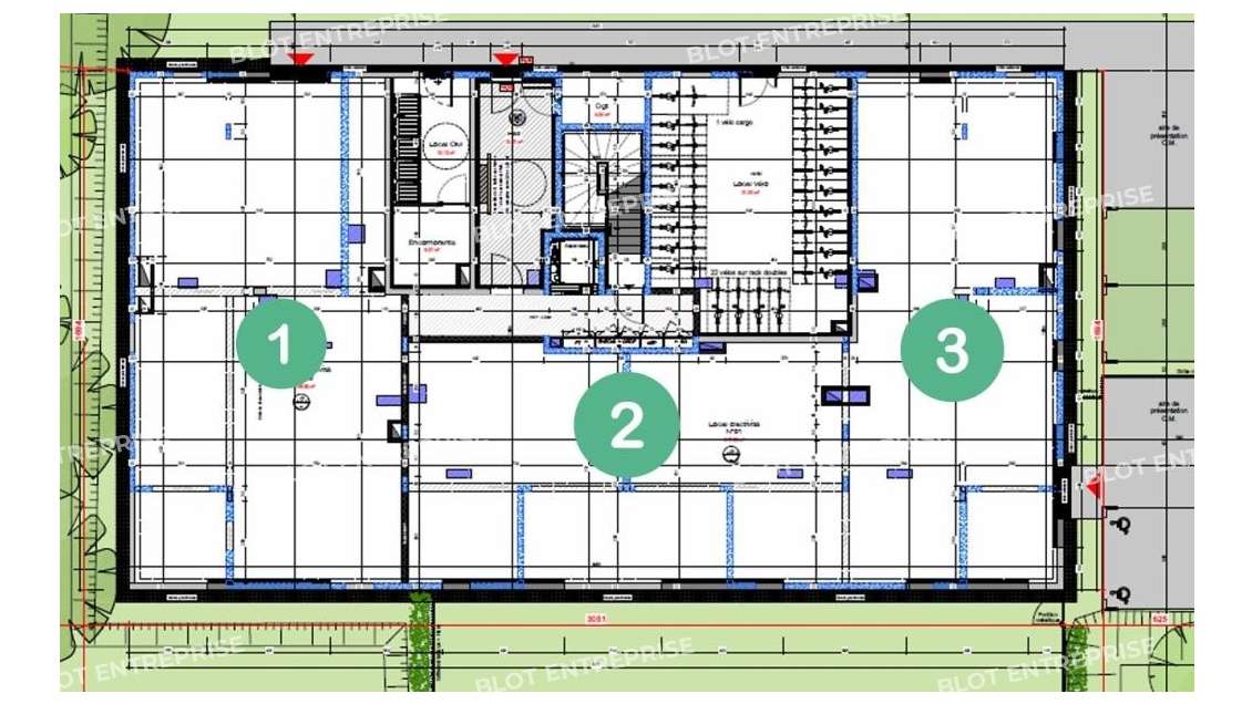 À VENDRE - LOCAUX COMMERCIAUX - 136 M² - BOUAYE