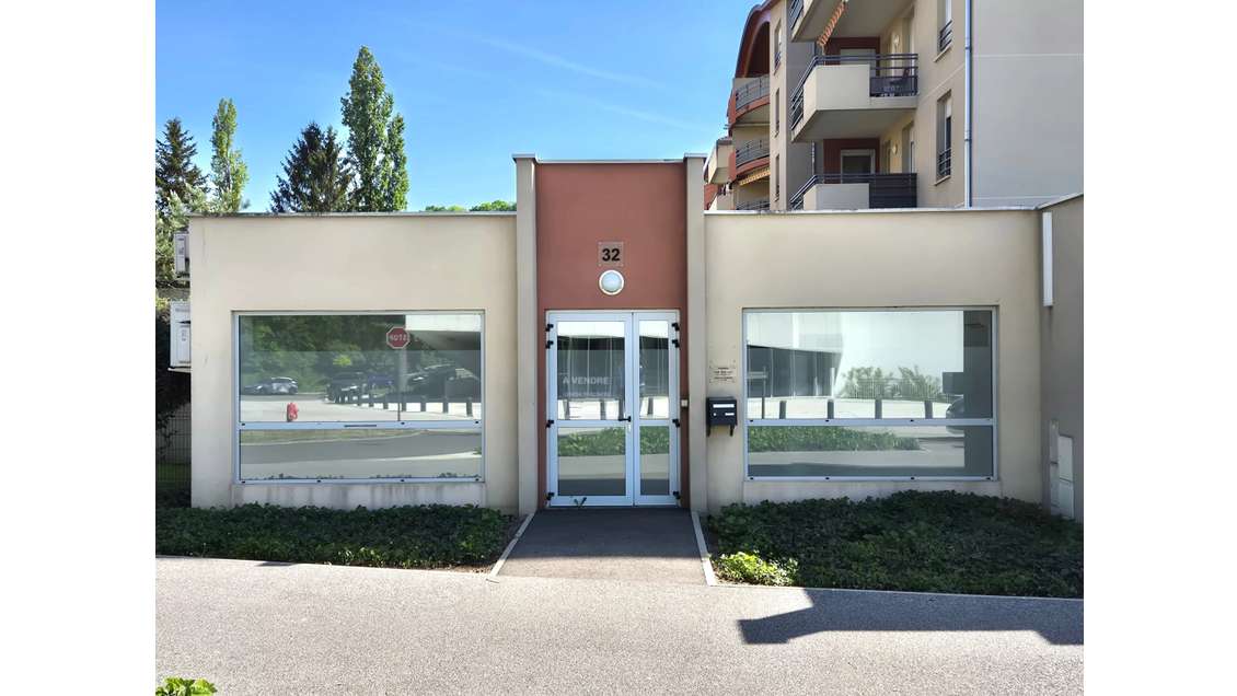 Vente local 81m² à Bourgoin Jallieu Champaret
