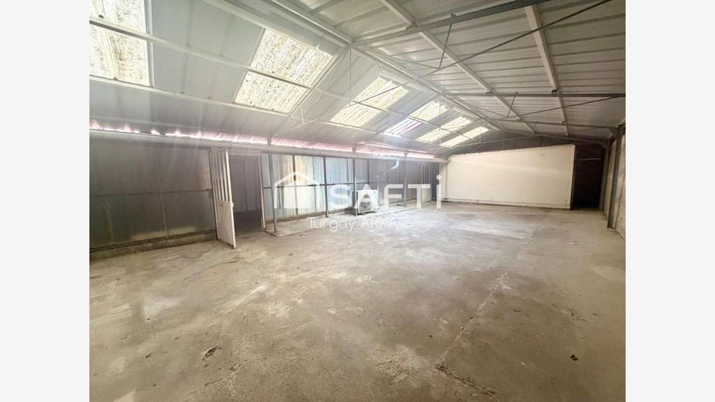 Vente murs 160m² axe très passant Bourgoin