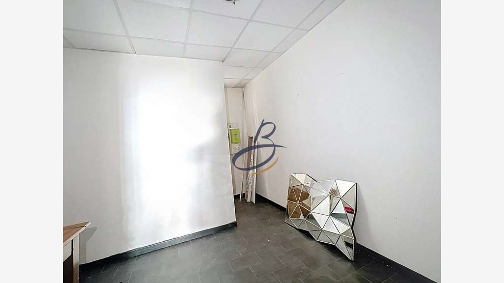 LOCAL COMMERCIAL de 70 m² EMPLACEMENT N°1 RUE DE L