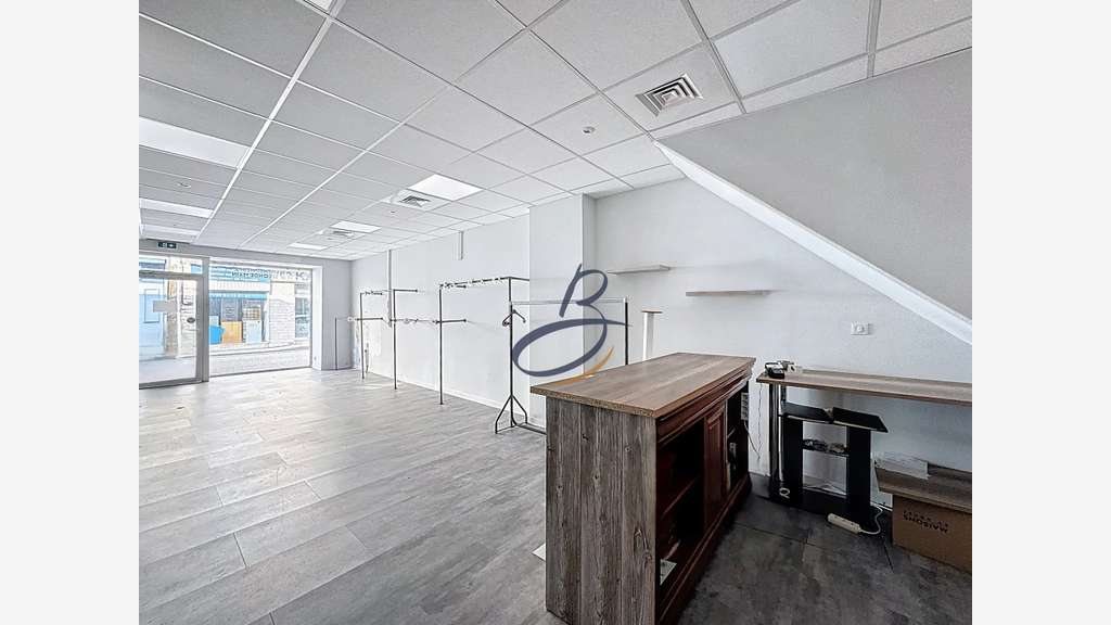 LOCAL COMMERCIAL de 70 m² EMPLACEMENT N°1 RUE DE L