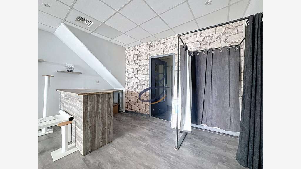 LOCAL COMMERCIAL de 70 m² EMPLACEMENT N°1 RUE DE L