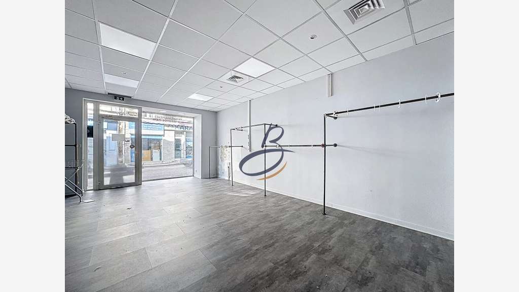 LOCAL COMMERCIAL de 70 m² EMPLACEMENT N°1 RUE DE L