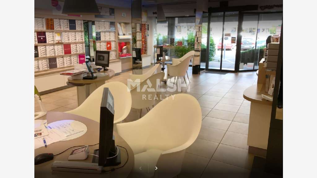 Local commercial à vendre ou à louer 138m² à Bron