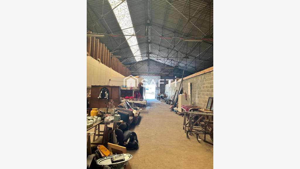 Vente local de stockage de 338m² à Burgnac