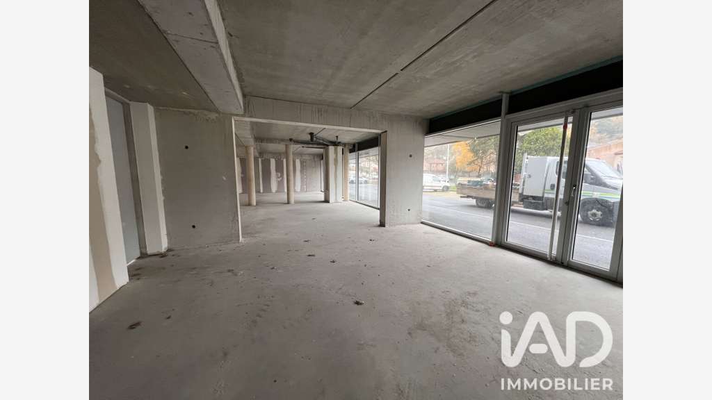 Vente local commercial neuf de 156m² à Cahors