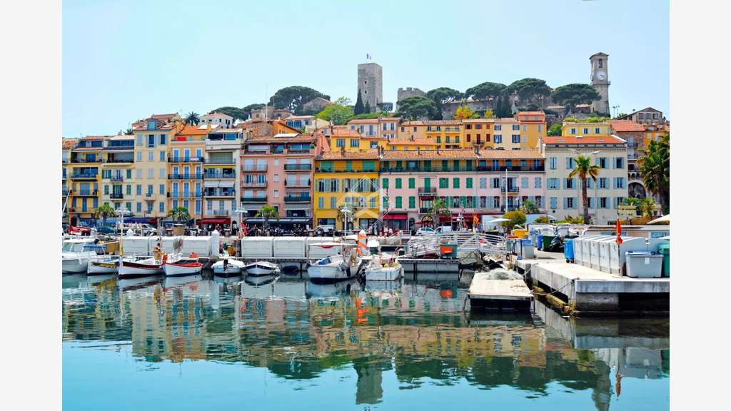 Exceptionnel A vendre emplacement unique à Cannes