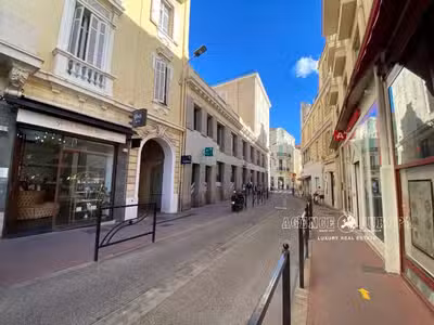 Local 210m² à Cannes perpendiculaire Rue d'Antibes