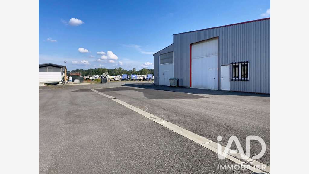 Vente locaux professionnels de 740m² à Capens