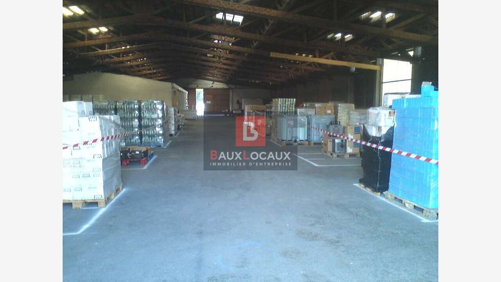 Vente local commercial 1653m² à Carpentras