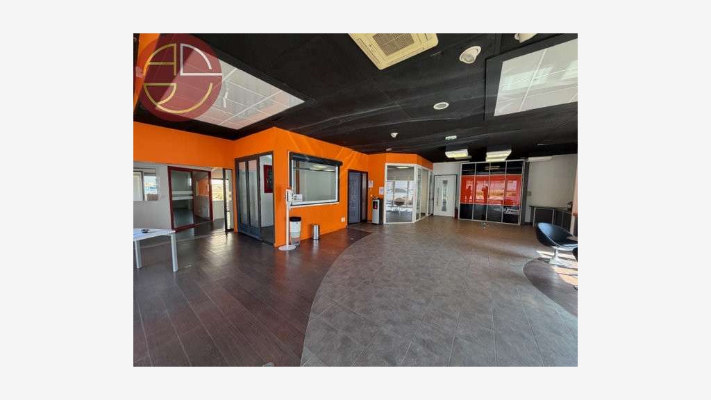 A vendre local commercial de 374m² à Castanet