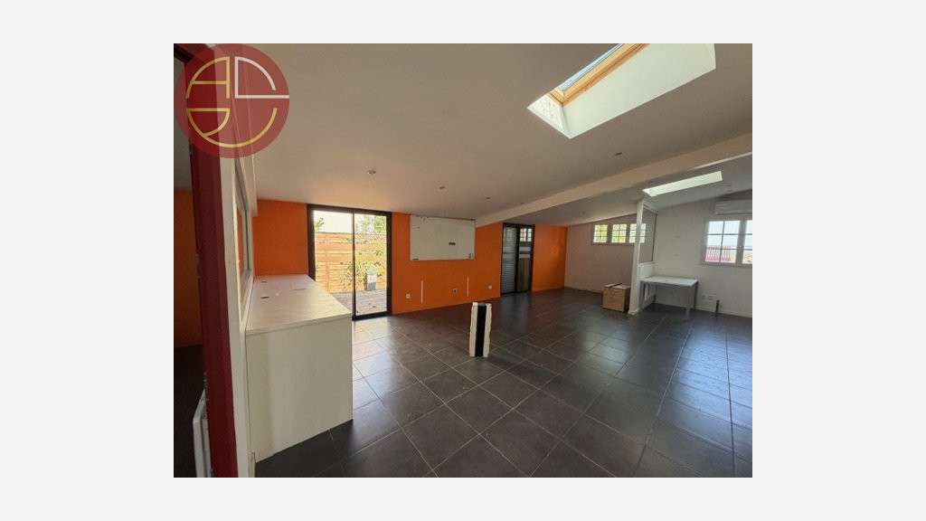 A vendre local commercial de 374m² à Castanet