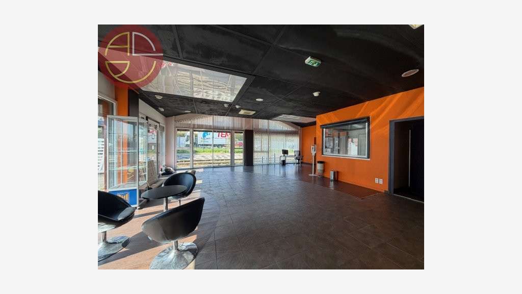 A vendre local commercial de 374m² à Castanet