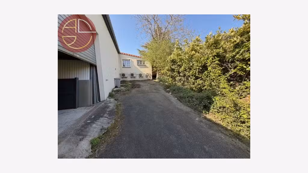 A vendre local commercial de 374m² à Castanet