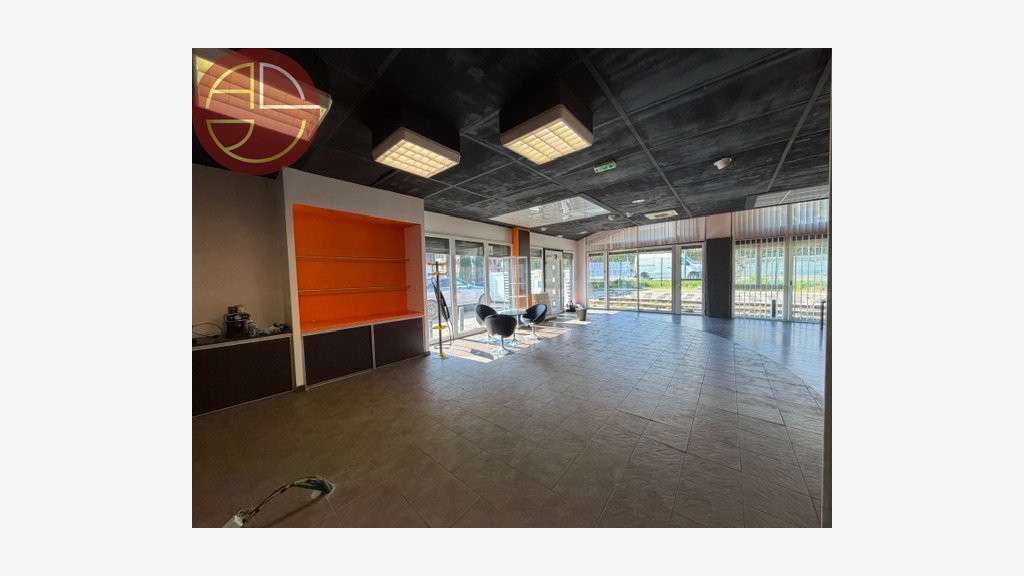 A vendre local commercial de 374m² à Castanet