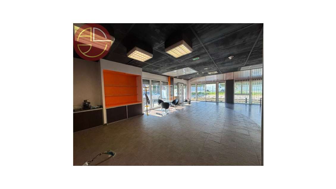A vendre local commercial de 374m² à Castanet