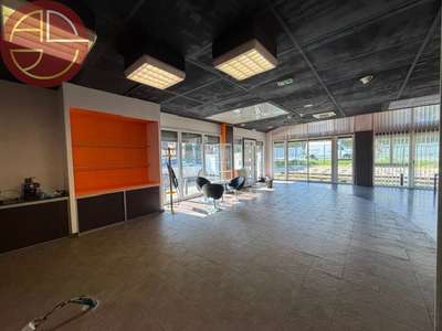 A vendre local commercial de 374m² à Castanet