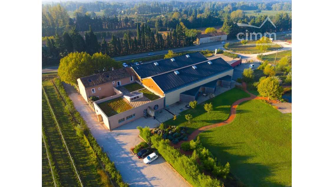Vente complexe immo 1800m² à Caumont-sur-Durance