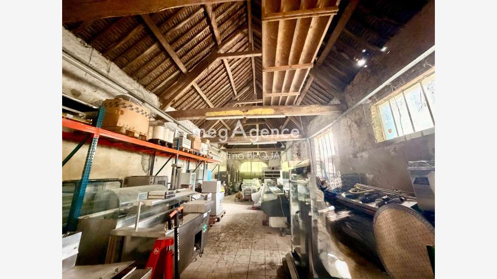 Vente local 575m² excellente visibilité Champigny