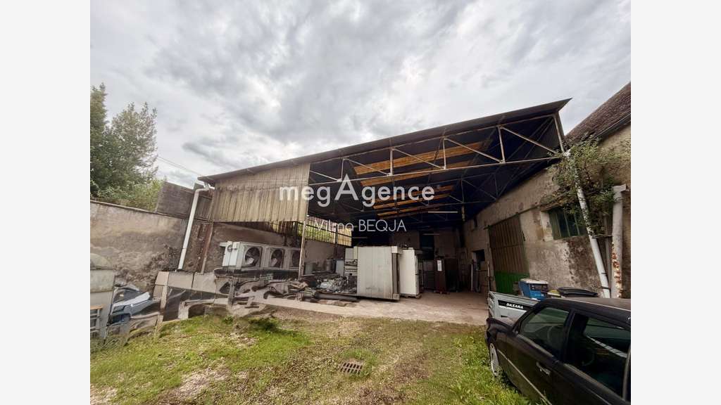 Vente local 575m² excellente visibilité Champigny