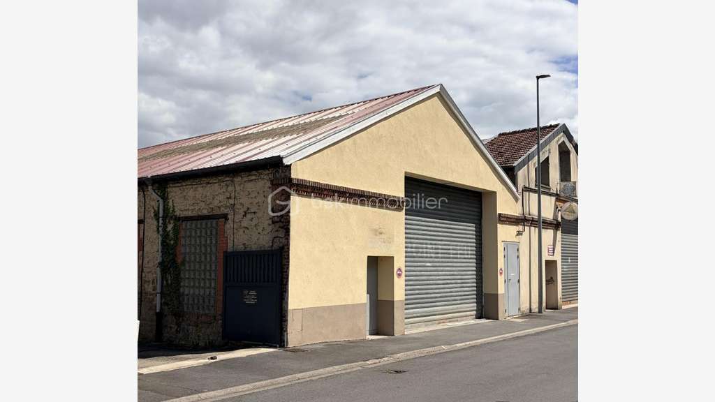LOCAL COMMERCIAL / INDUSTRIEL AVEC ENTREPÔT - 484