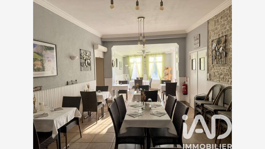 Vente local commercial 715m² à Charols