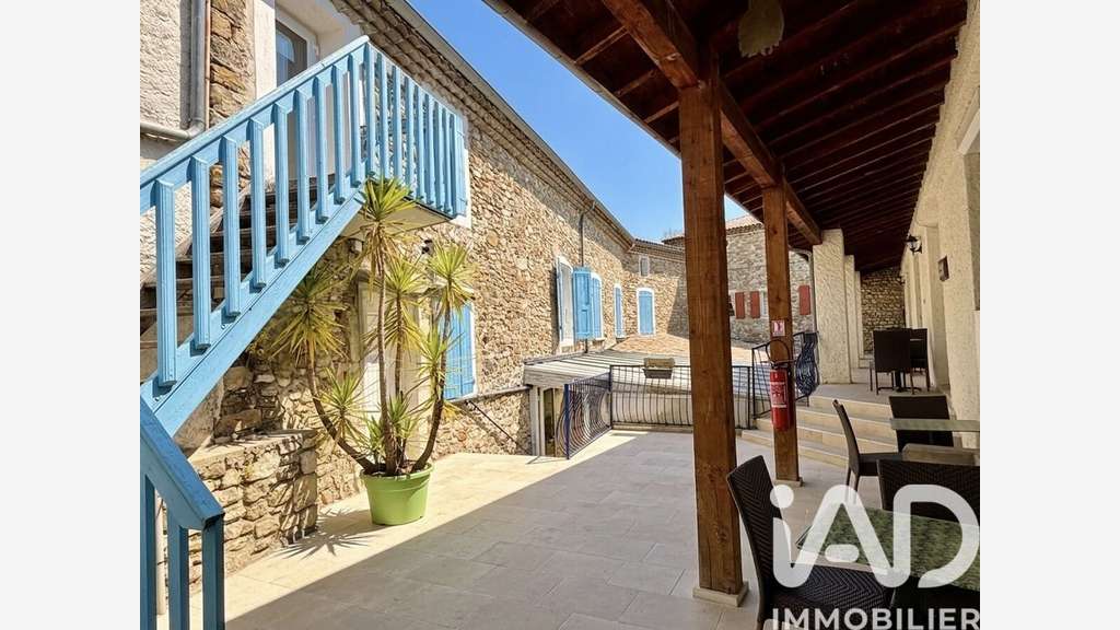 Vente local commercial 715m² à Charols
