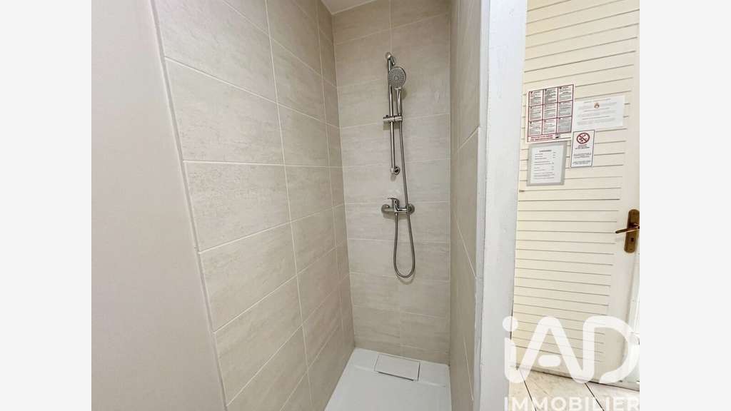 Vente local commercial 715m² à Charols