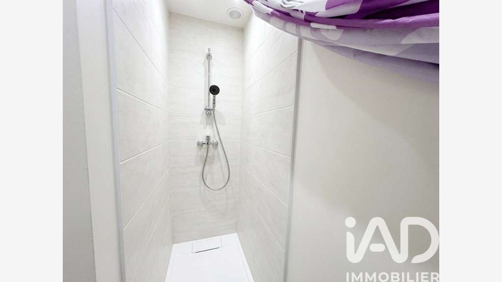 Vente local commercial 715m² à Charols