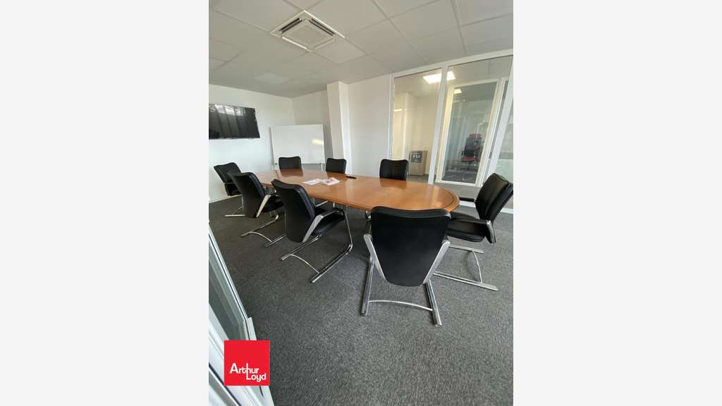 À vendre local avec bureaux ZA Arago à Chartres