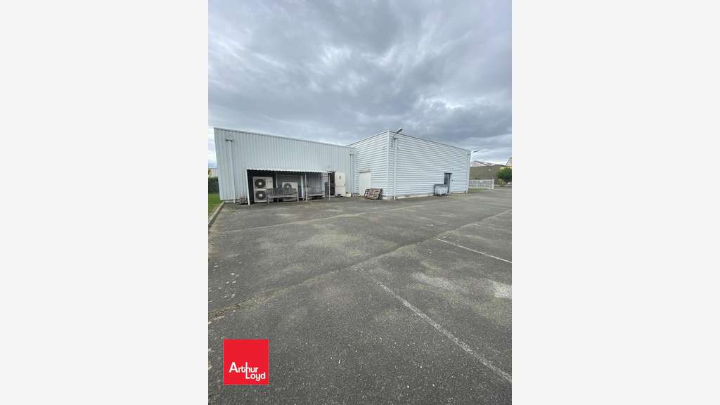 À VENDRE  LOCAL D'ACTIVITÉ INDÉPENDANT DE 322 m² 