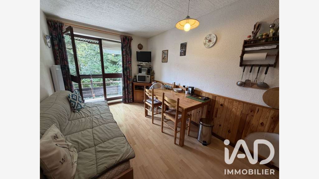 Local commercial à Château-Bernard