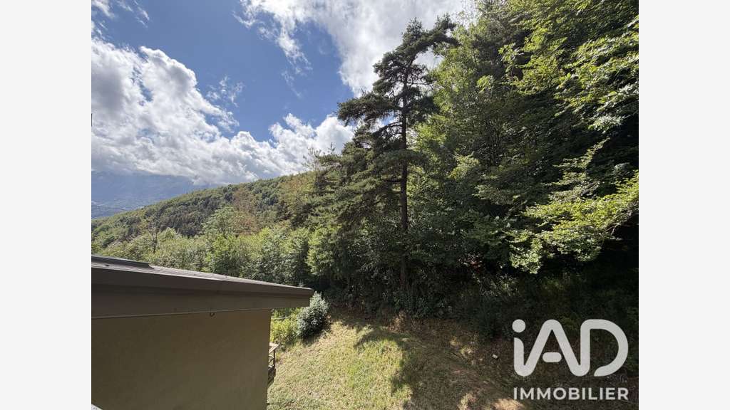 Local commercial à Château-Bernard