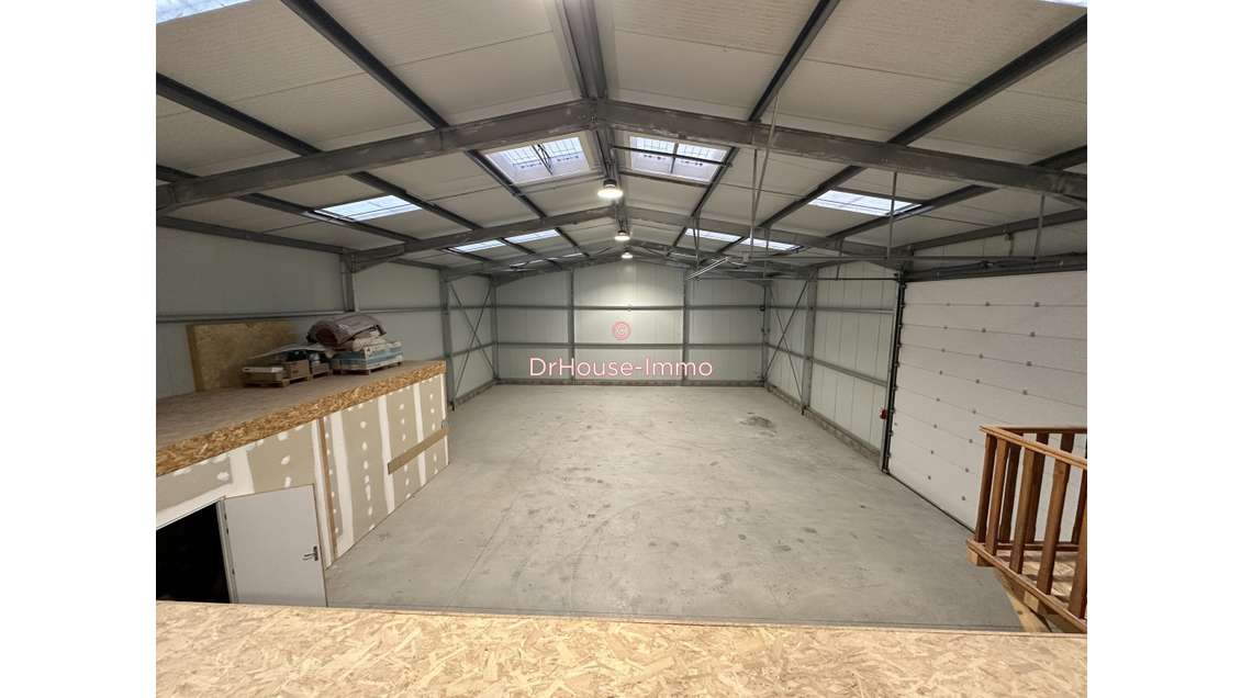 Hangar et bureaux 367m² sur 2100m² Château-Landon