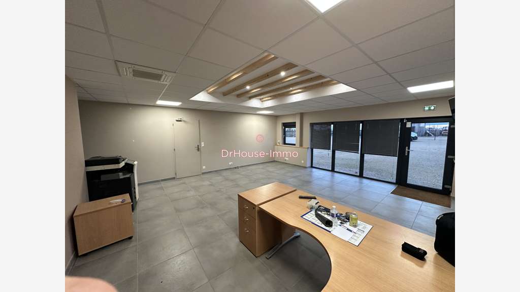 Hangar et bureaux 367m² sur 2100m² Château-Landon