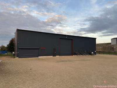 Hangar et bureaux 367m² sur 2100m² Château-Landon