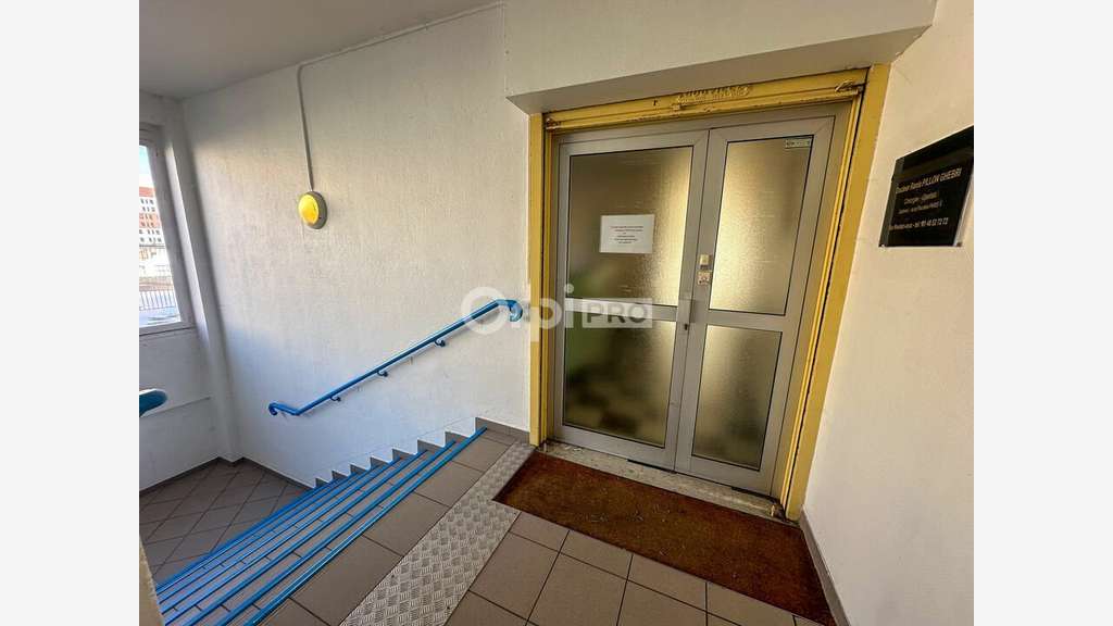 Local 163m² à vendre à Choisy-le-Roi Av An. France