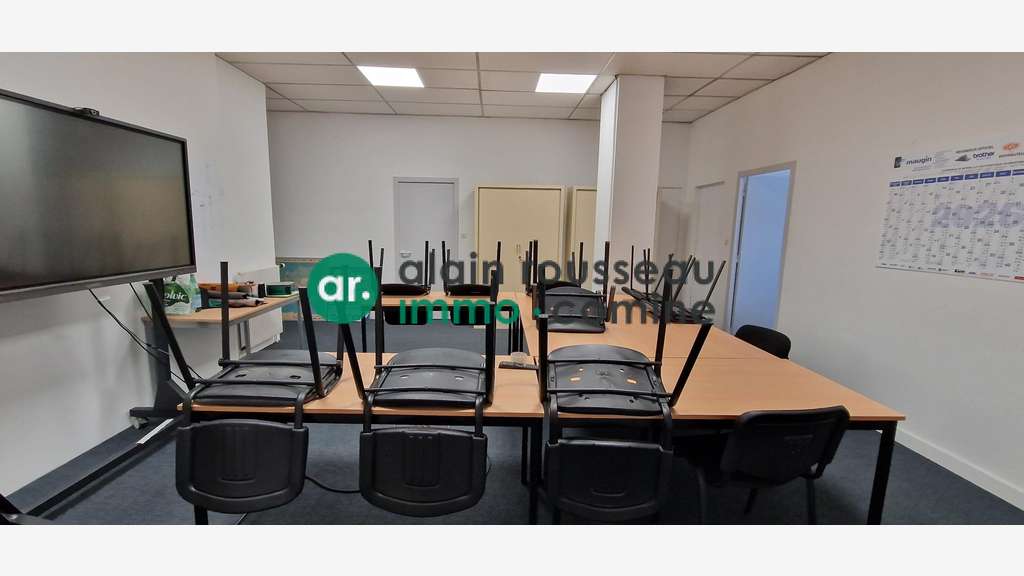 AV local commercial 1450m² Cholet empl stratégique