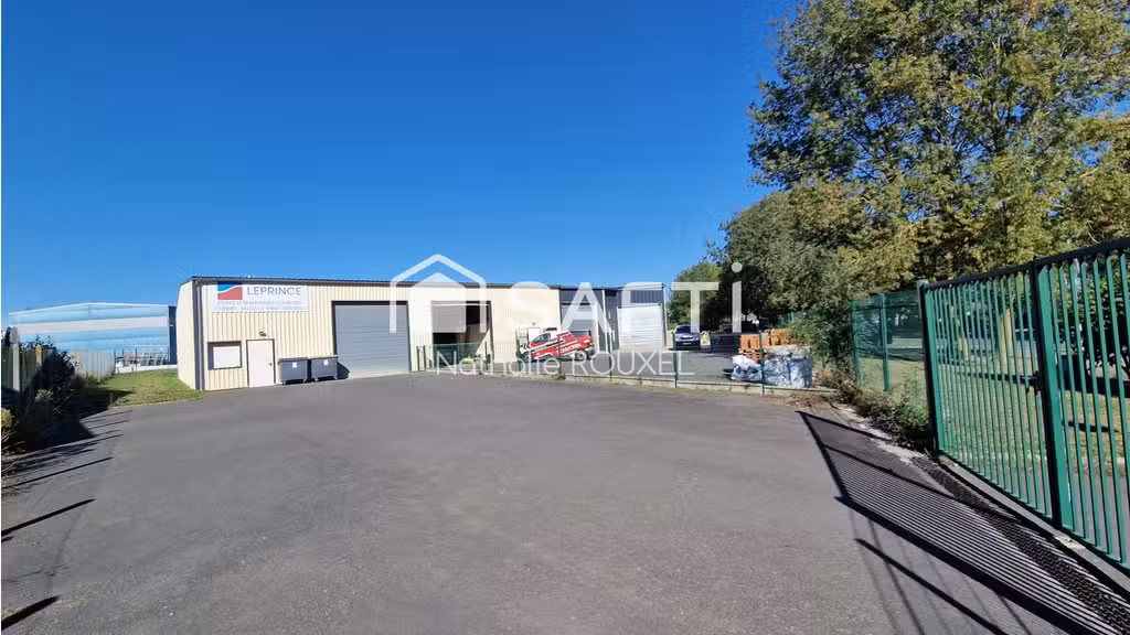 Local d'activités 200 m² - ZAC Lazzaro, C