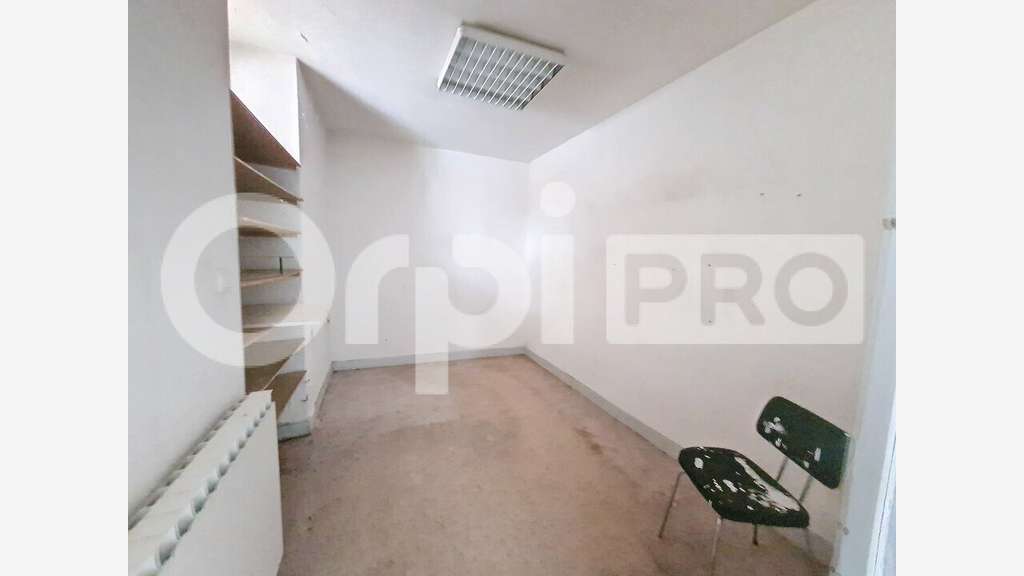 Local commercial 156m² à vendre à Cosne-d'Allier