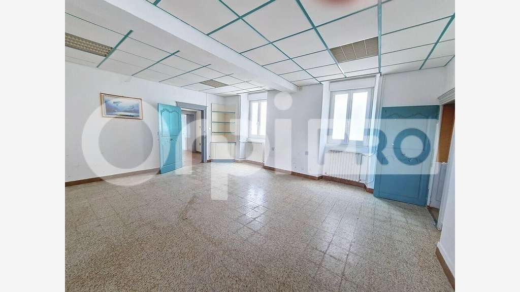 Local commercial 156m² à vendre à Cosne-d'Allier