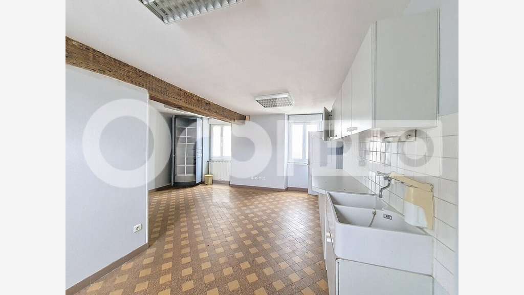 Local commercial 156m² à vendre à Cosne-d'Allier