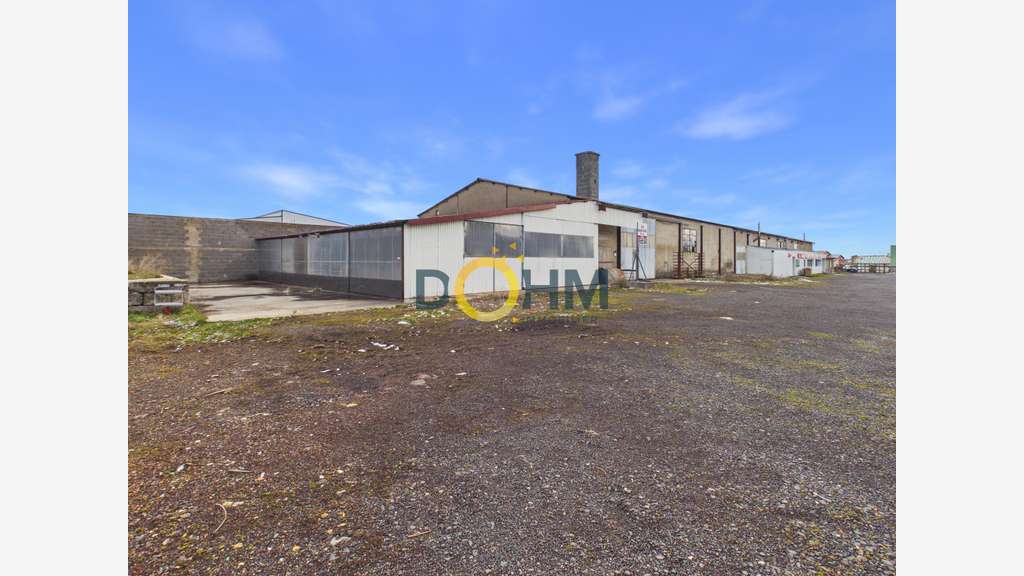 A vendre local industriel de 1670m² à Carport