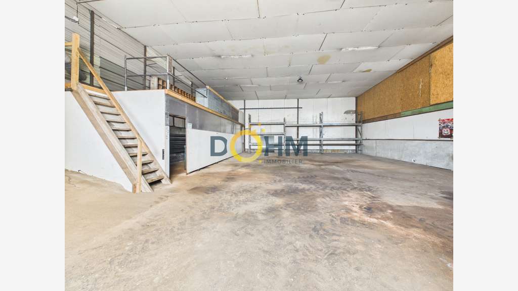 A vendre local industriel de 1670m² à Carport